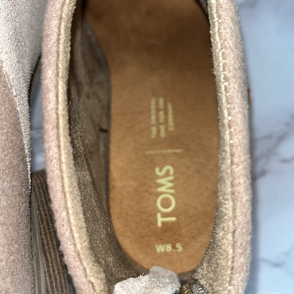 TOMS Lacy Ankle Bootie Desert Taupe Zip Up Casual Boho Size 8.5 Tan Beige Comfy - Picture 4 of 9